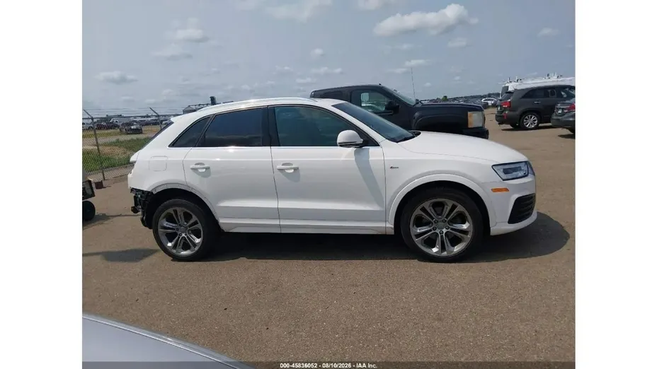 AUDI Q3 -