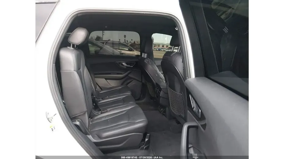 AUDI Q7 -