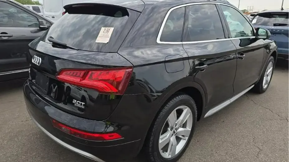 AUDI Q5 -