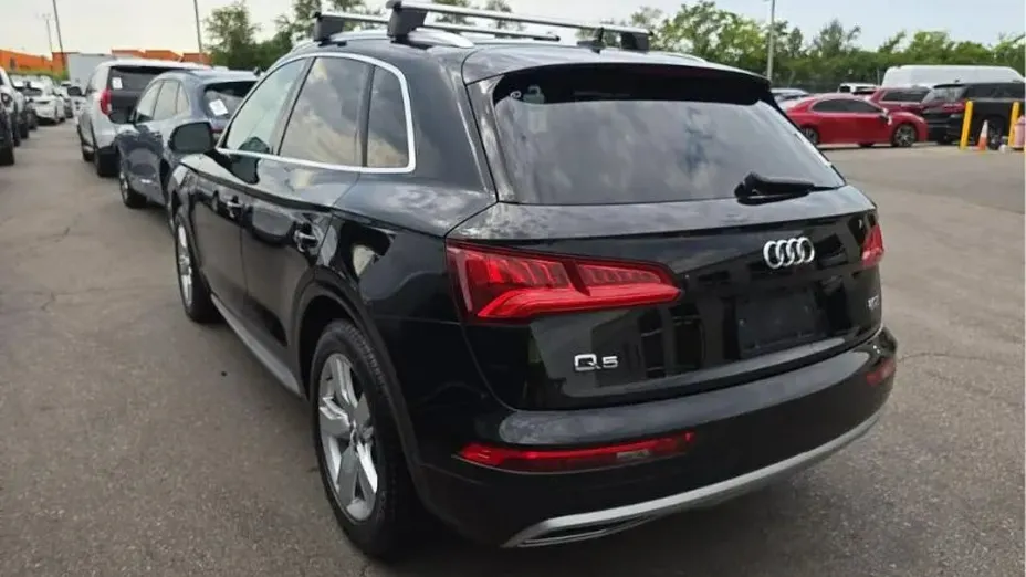 AUDI Q5 -