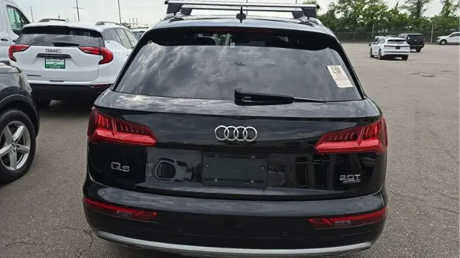 AUDI Q5 -