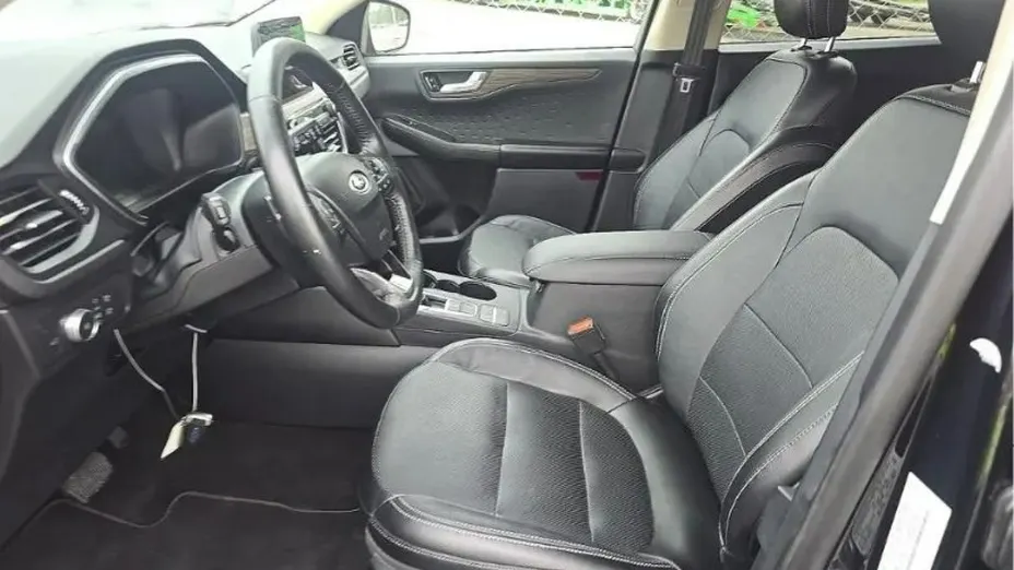 FORD Escape -
