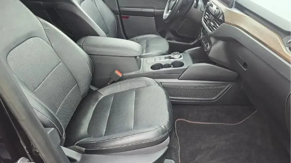 FORD Escape -