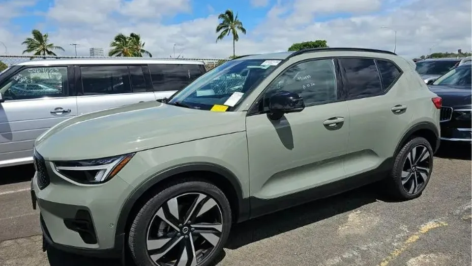 VOLVO XC40 -