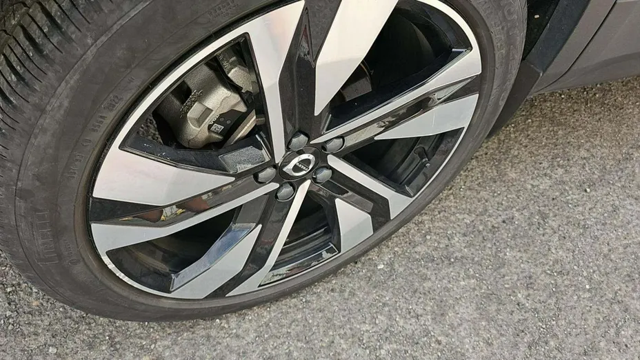 VOLVO XC40 -