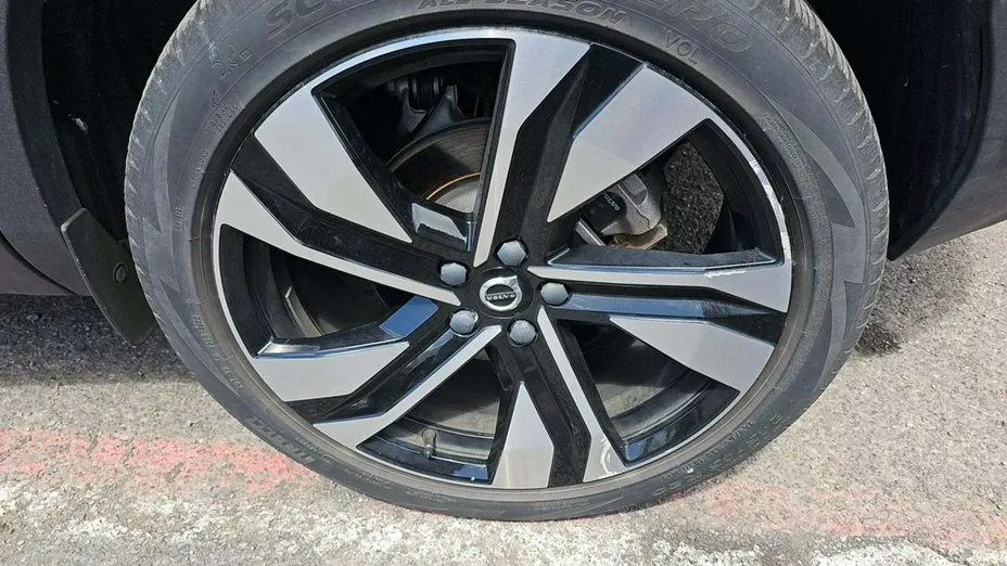 VOLVO XC40 -