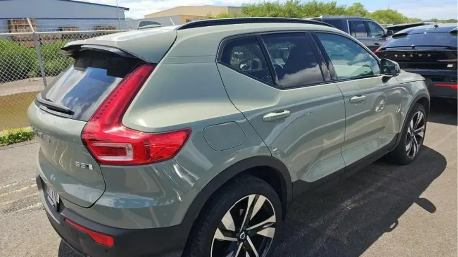 VOLVO XC40 -