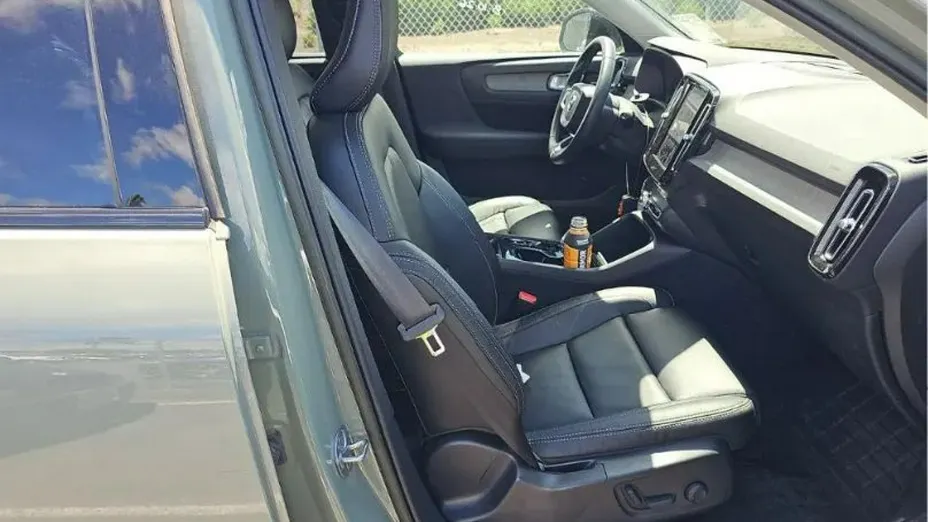 VOLVO XC40 -