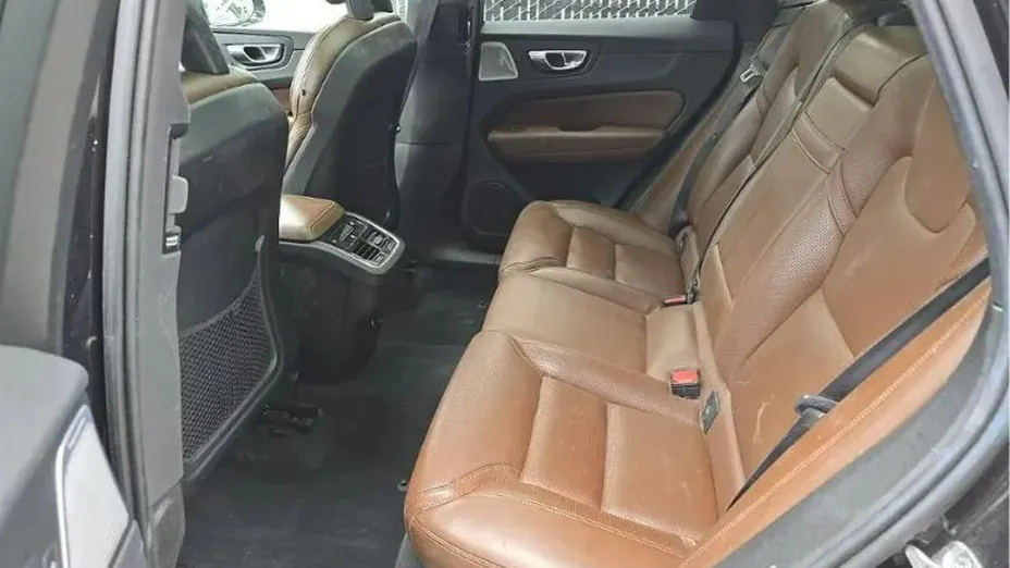 VOLVO XC60 -