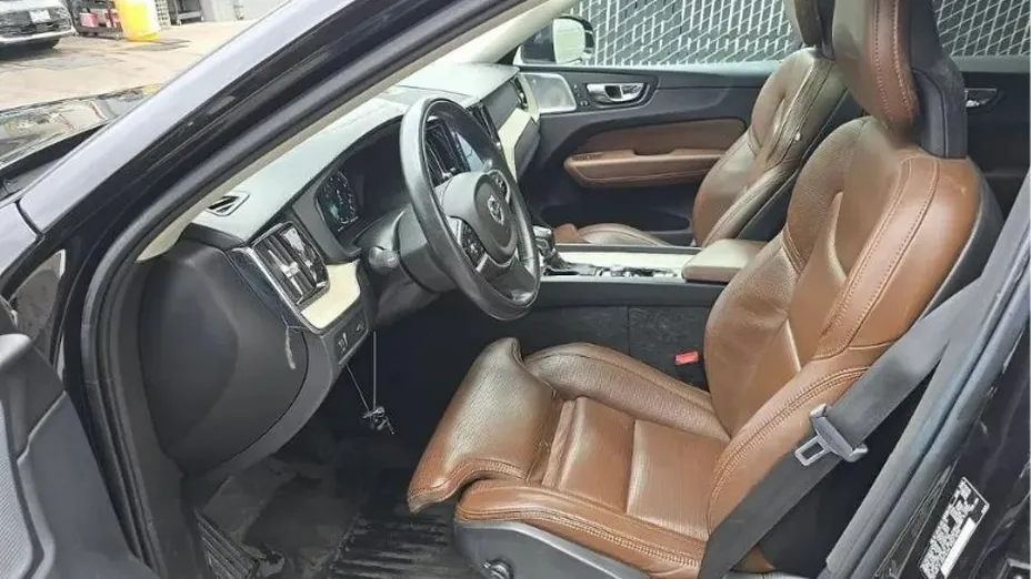 VOLVO XC60 -