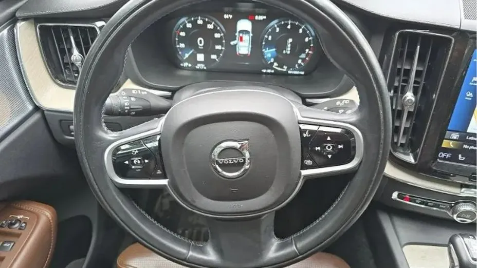 VOLVO XC60 -