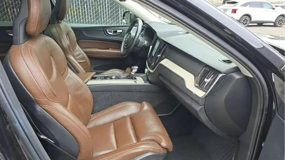 VOLVO XC60 -