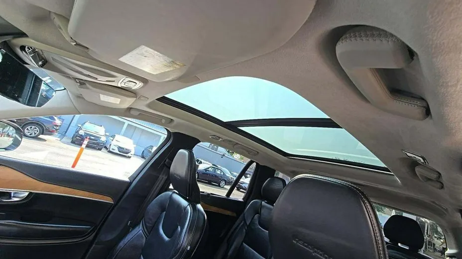 VOLVO XC90 -