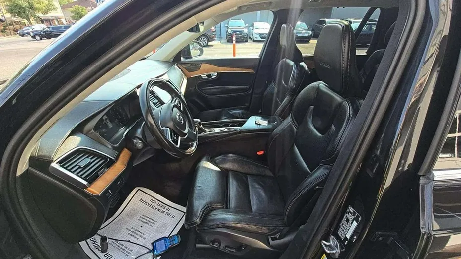 VOLVO XC90 -