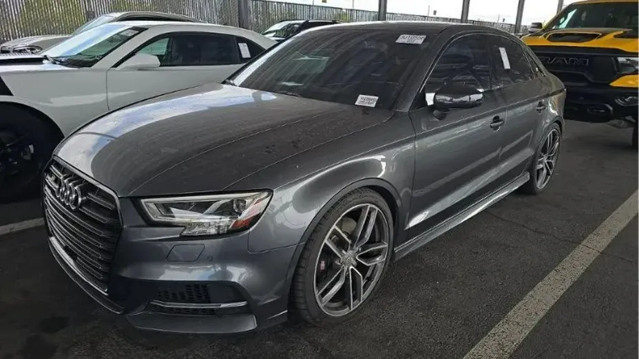AUDI S3 -