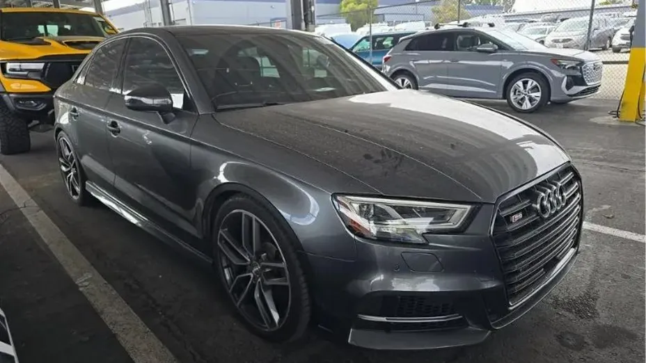 AUDI S3 -