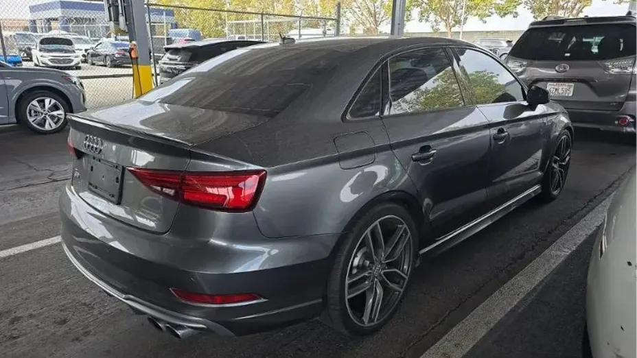 AUDI S3 -
