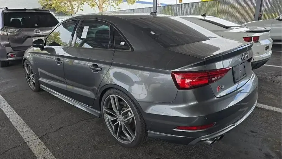 AUDI S3 -