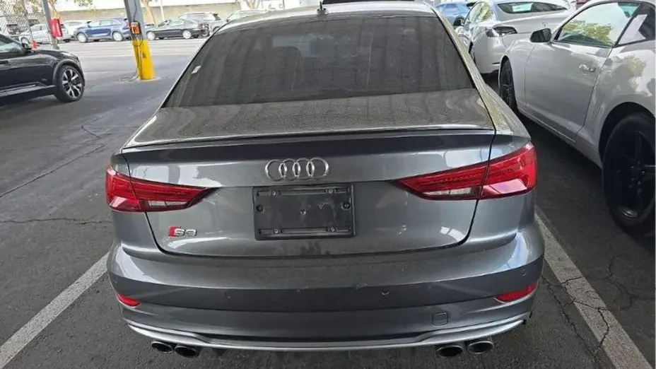 AUDI S3 -
