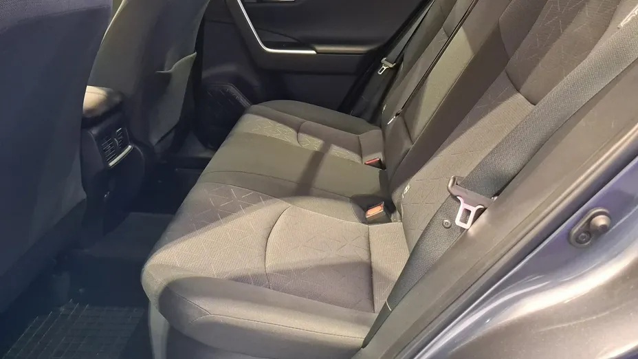 TOYOTA RAV4 -