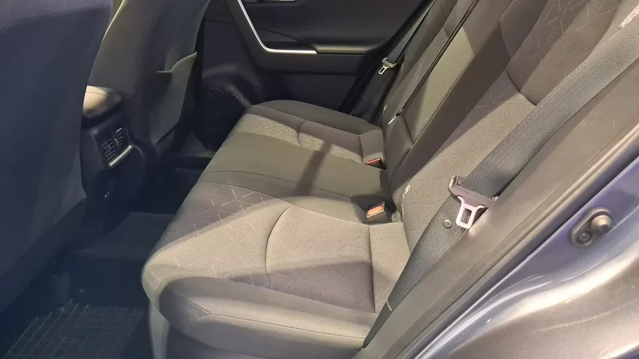 TOYOTA RAV4 -