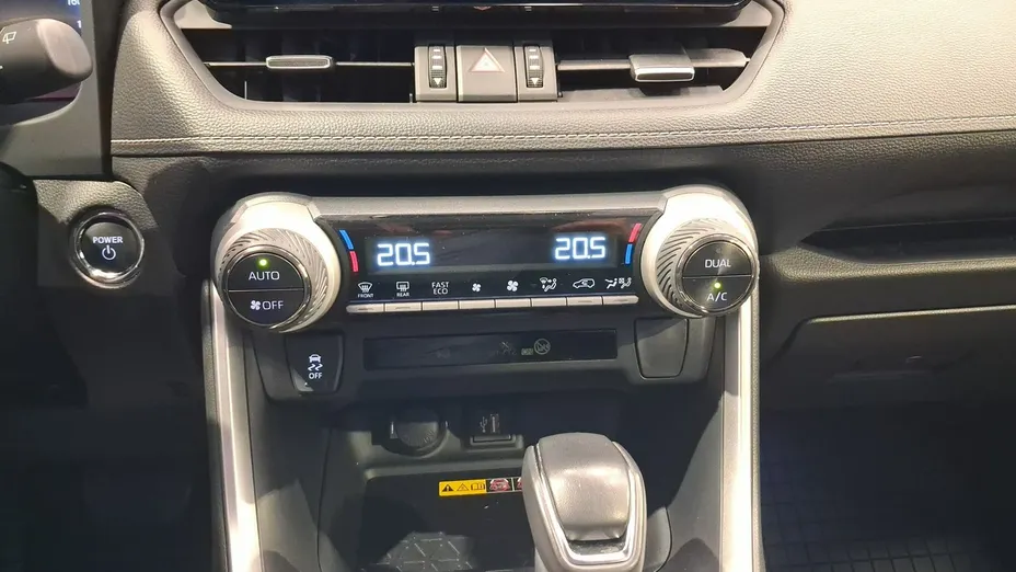 TOYOTA RAV4 -