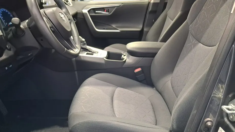 TOYOTA RAV4 -