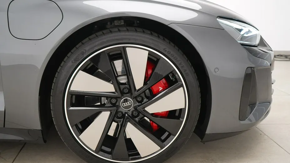 AUDI e-tron GT -