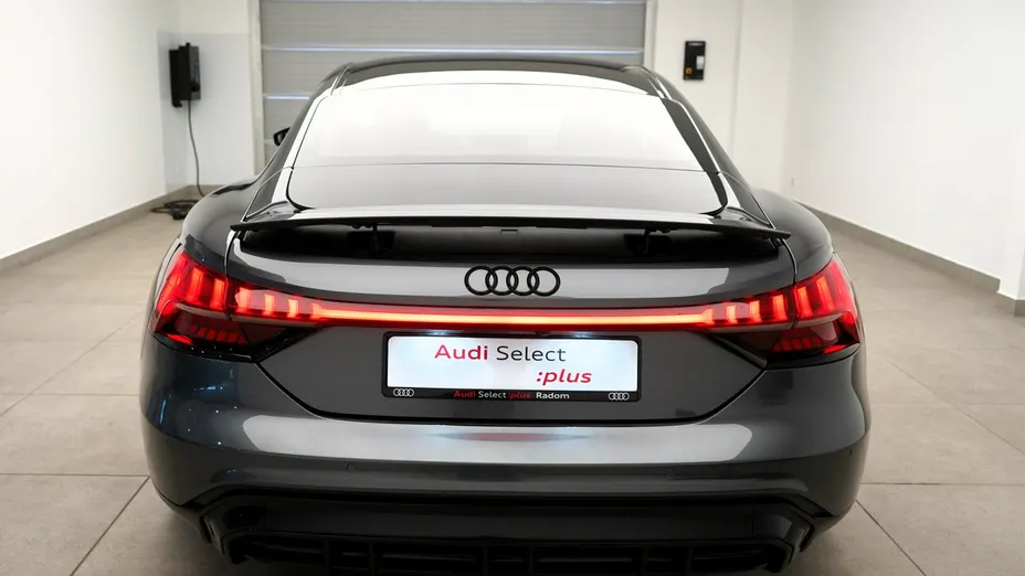 AUDI e-tron GT -