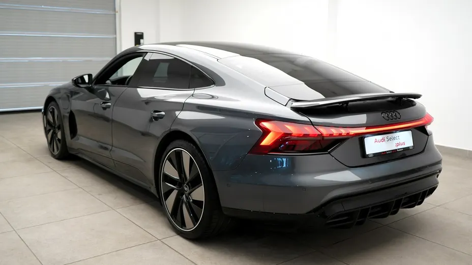 AUDI e-tron GT -