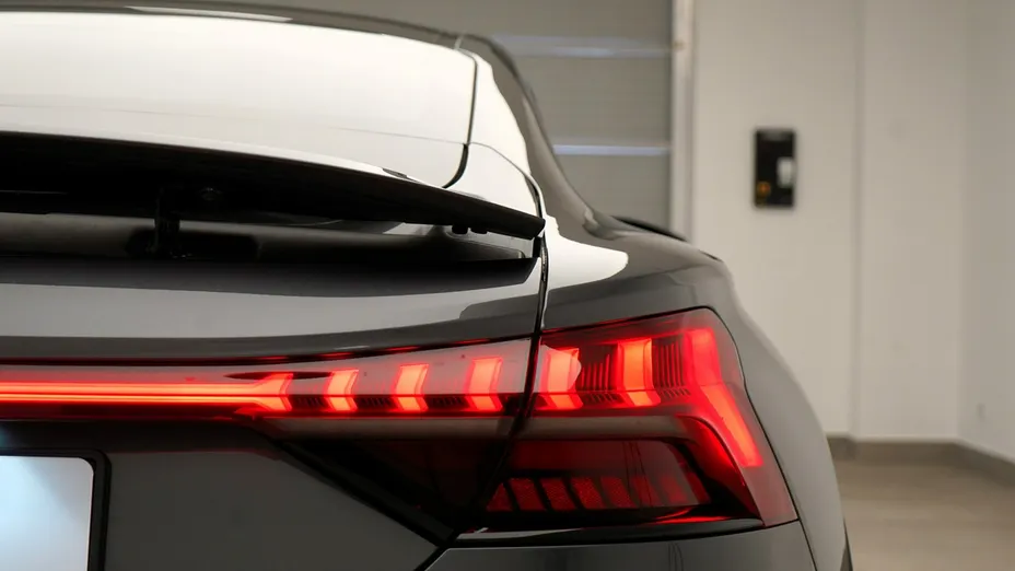 AUDI e-tron GT -