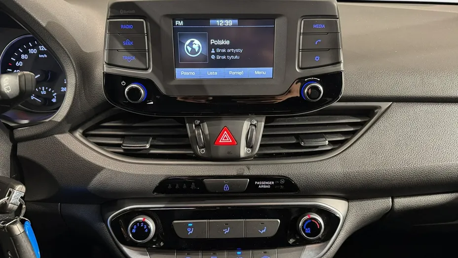 HYUNDAI i30 -