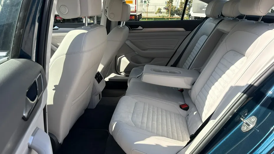 VOLKSWAGEN Passat -