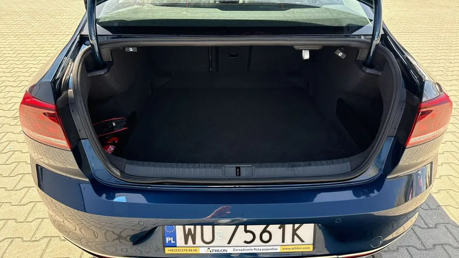 VOLKSWAGEN Passat -