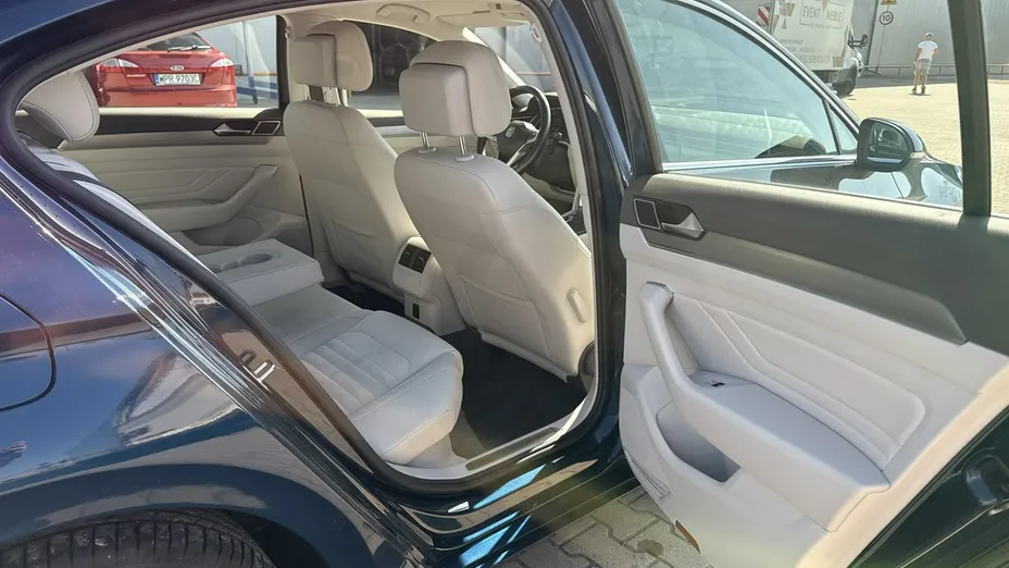 VOLKSWAGEN Passat -