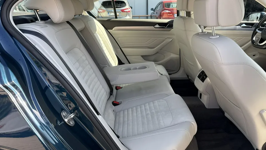 VOLKSWAGEN Passat -