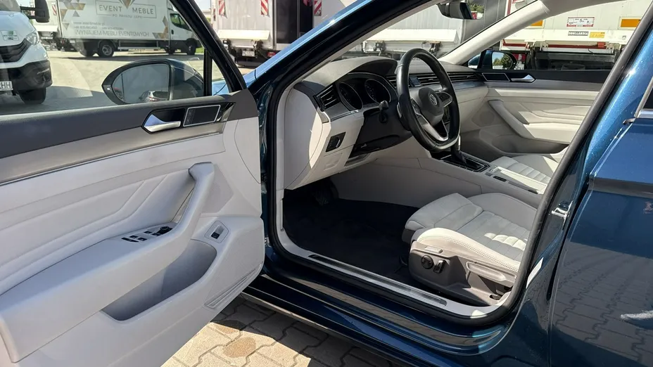 VOLKSWAGEN Passat -
