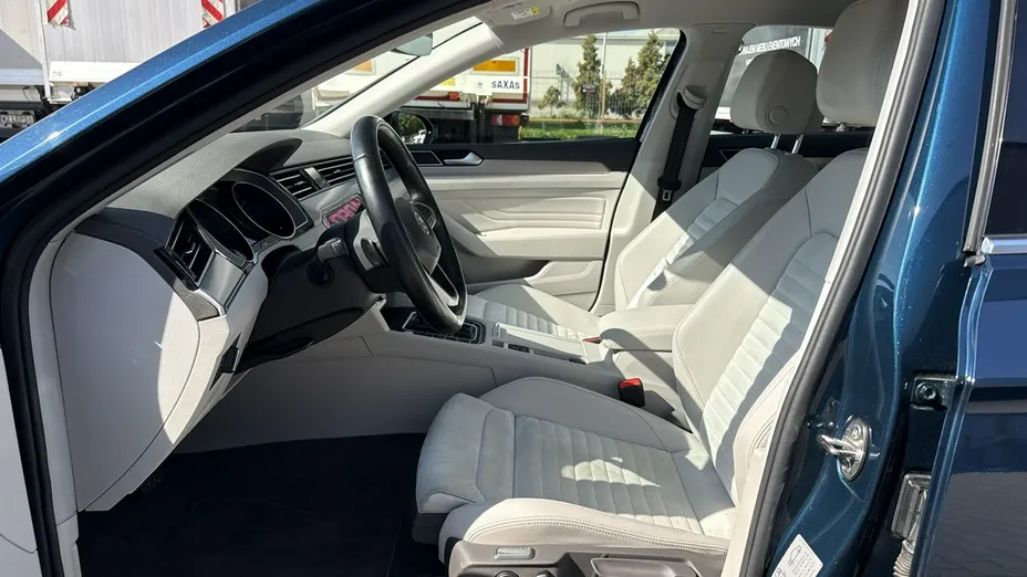 VOLKSWAGEN Passat -