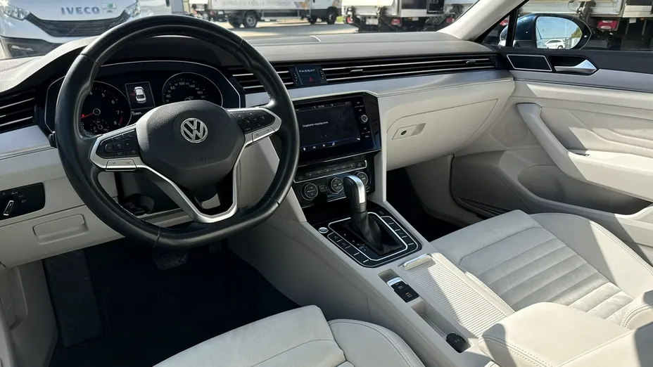 VOLKSWAGEN Passat -