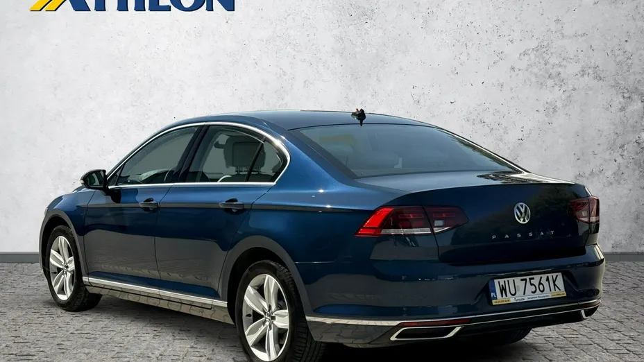 VOLKSWAGEN Passat -