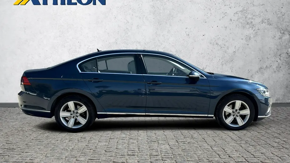 VOLKSWAGEN Passat -