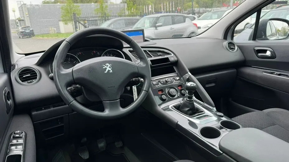 PEUGEOT 3008 -