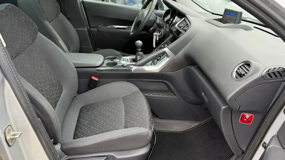 PEUGEOT 3008 -