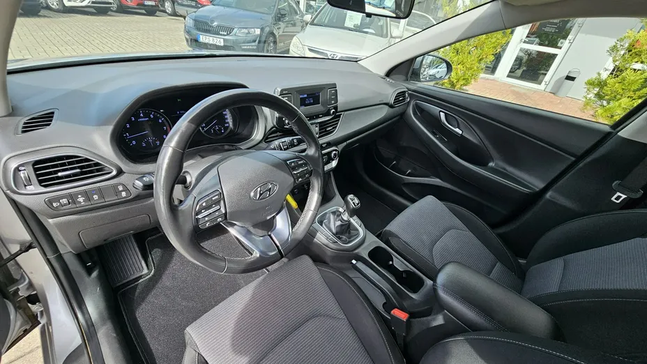 HYUNDAI i30 -