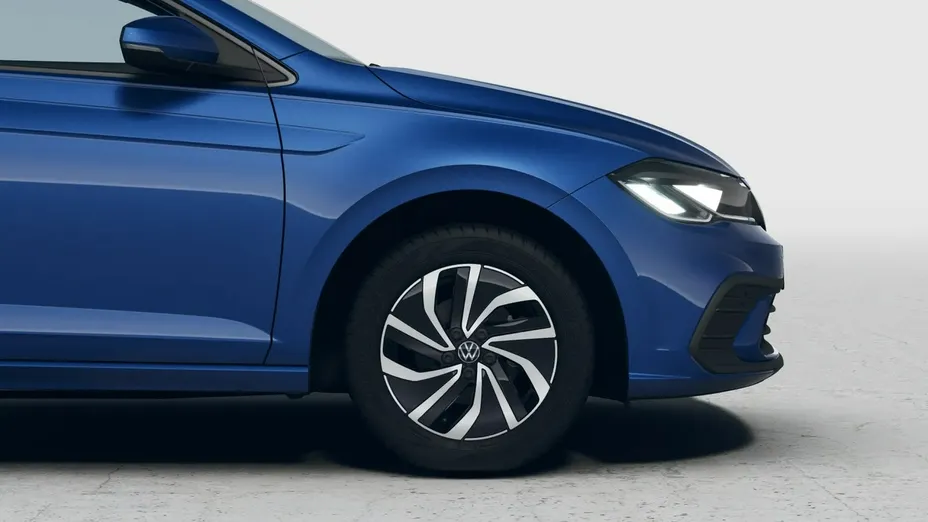 VOLKSWAGEN Polo -
