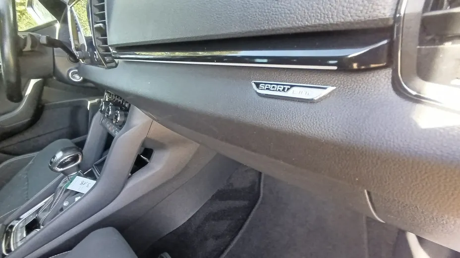 SKODA Karoq -