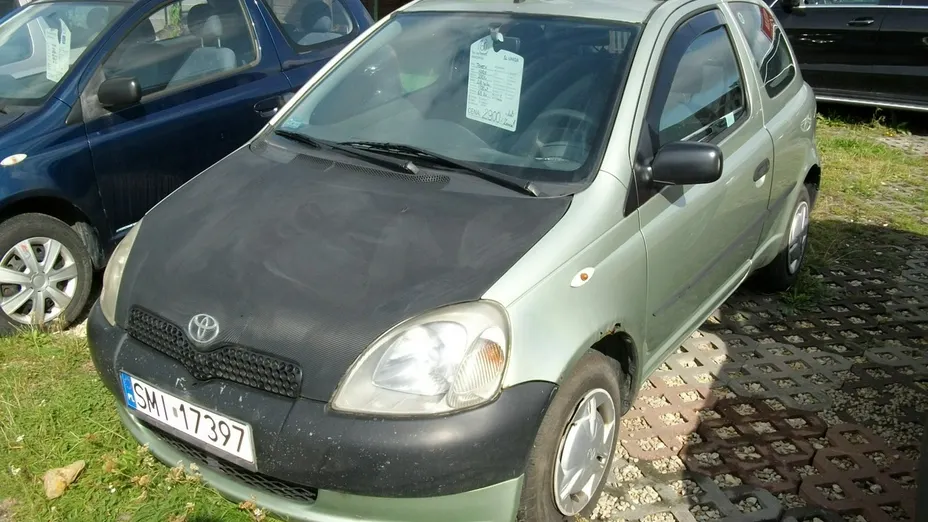 TOYOTA Yaris -