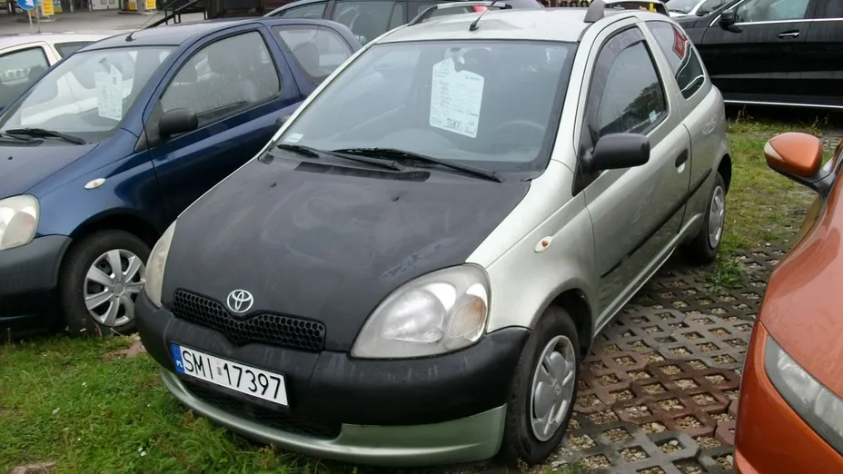 TOYOTA Yaris -