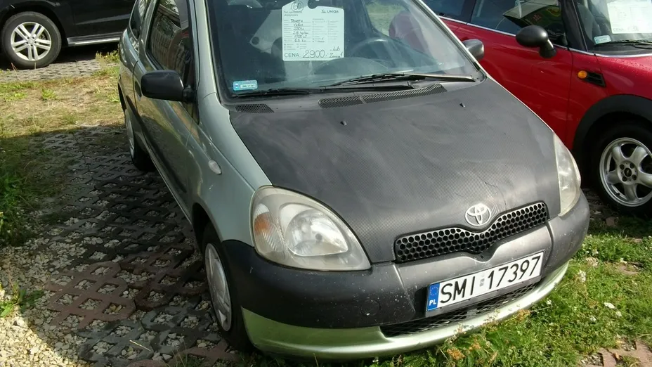 TOYOTA Yaris -