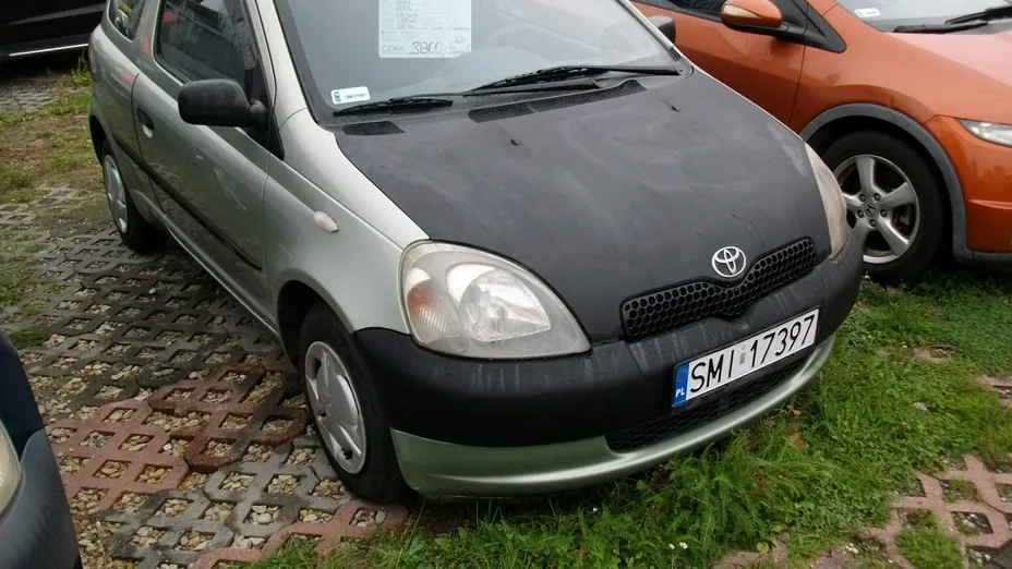 TOYOTA Yaris -
